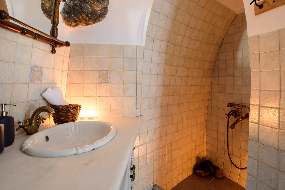 martrona cave house santorini - the bathroom