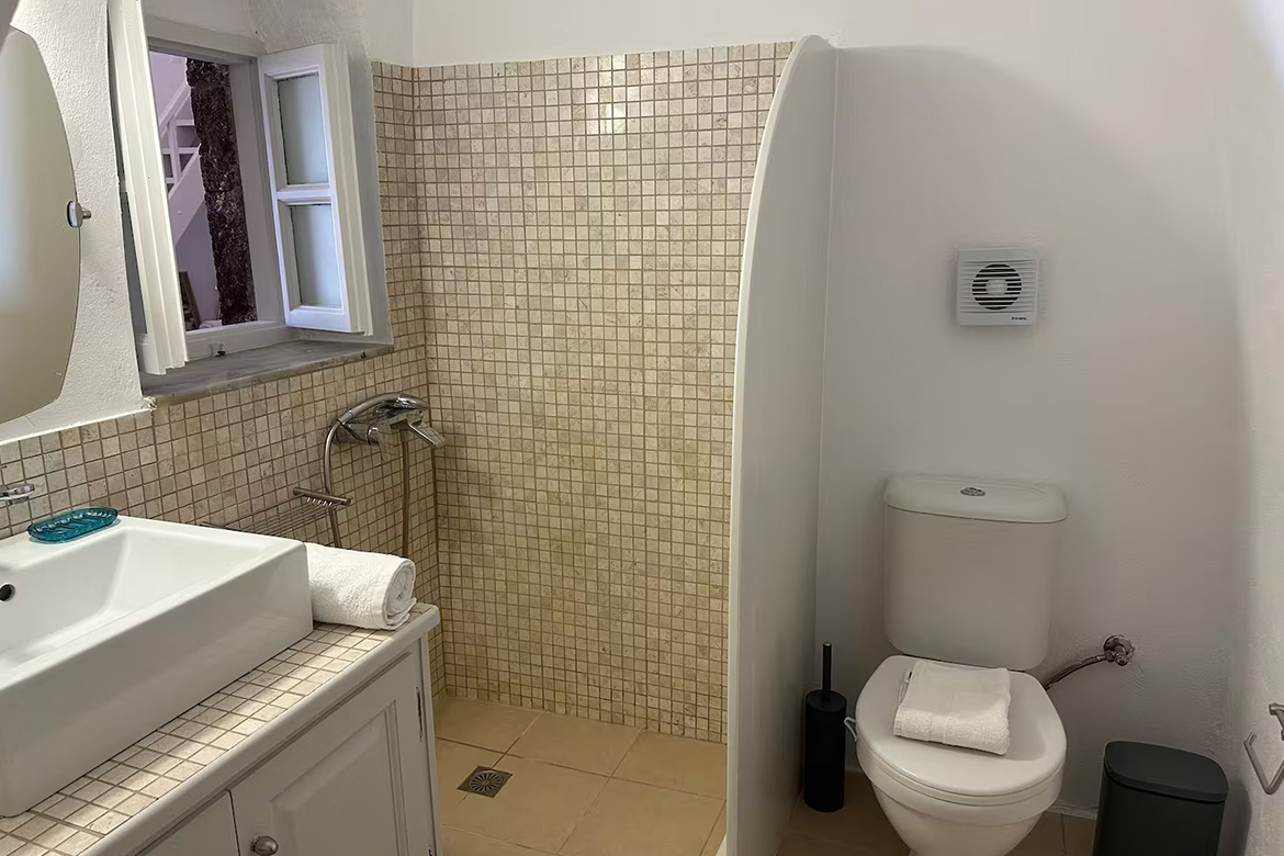 Iviscos Traditional House Oia Santorini