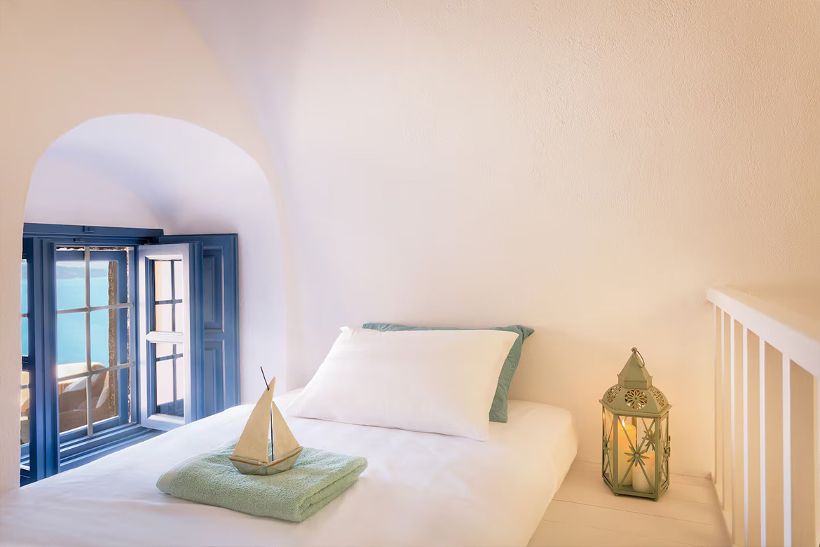 Iviscos Traditional House Oia Santorini