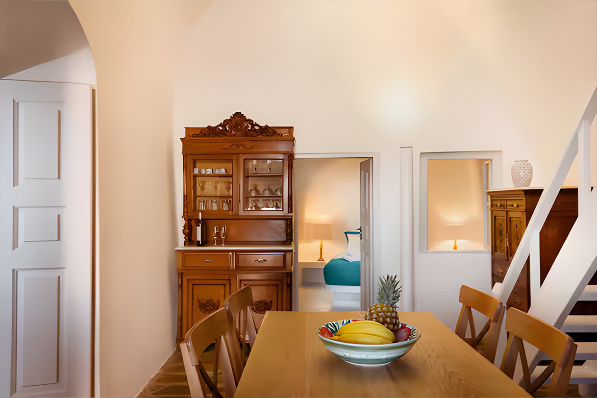 Iviscos Traditional House Oia Santorini