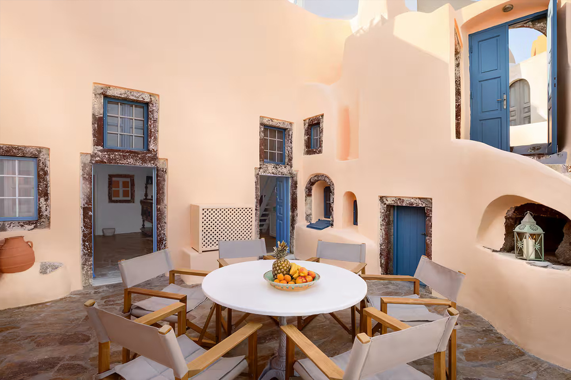 Iviscos Traditional House Oia Santorini