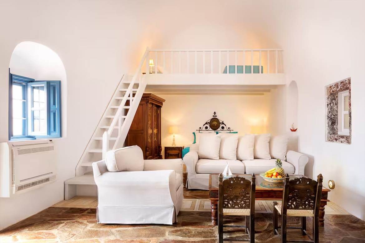 Iviscos Traditional House Oia Santorini