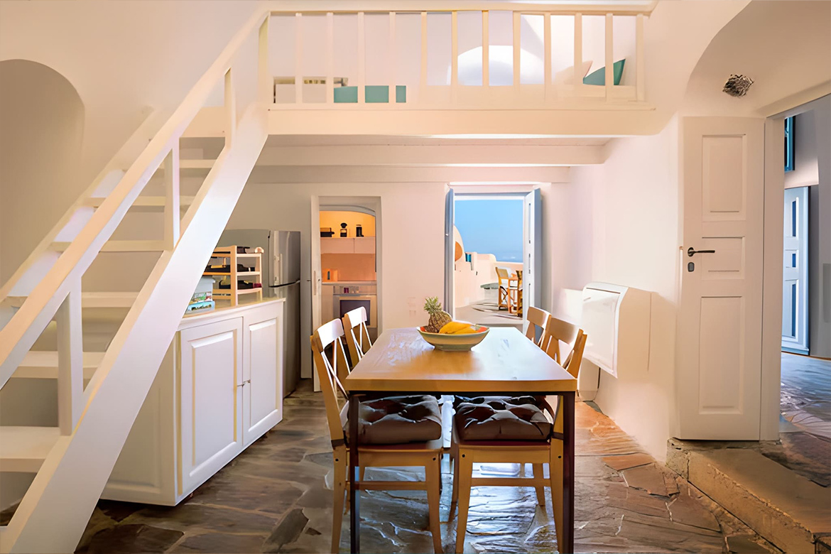 Iviscos Traditional House Oia Santorini