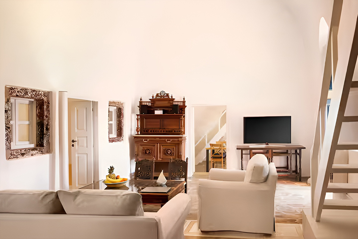 Iviscos Traditional House Oia Santorini