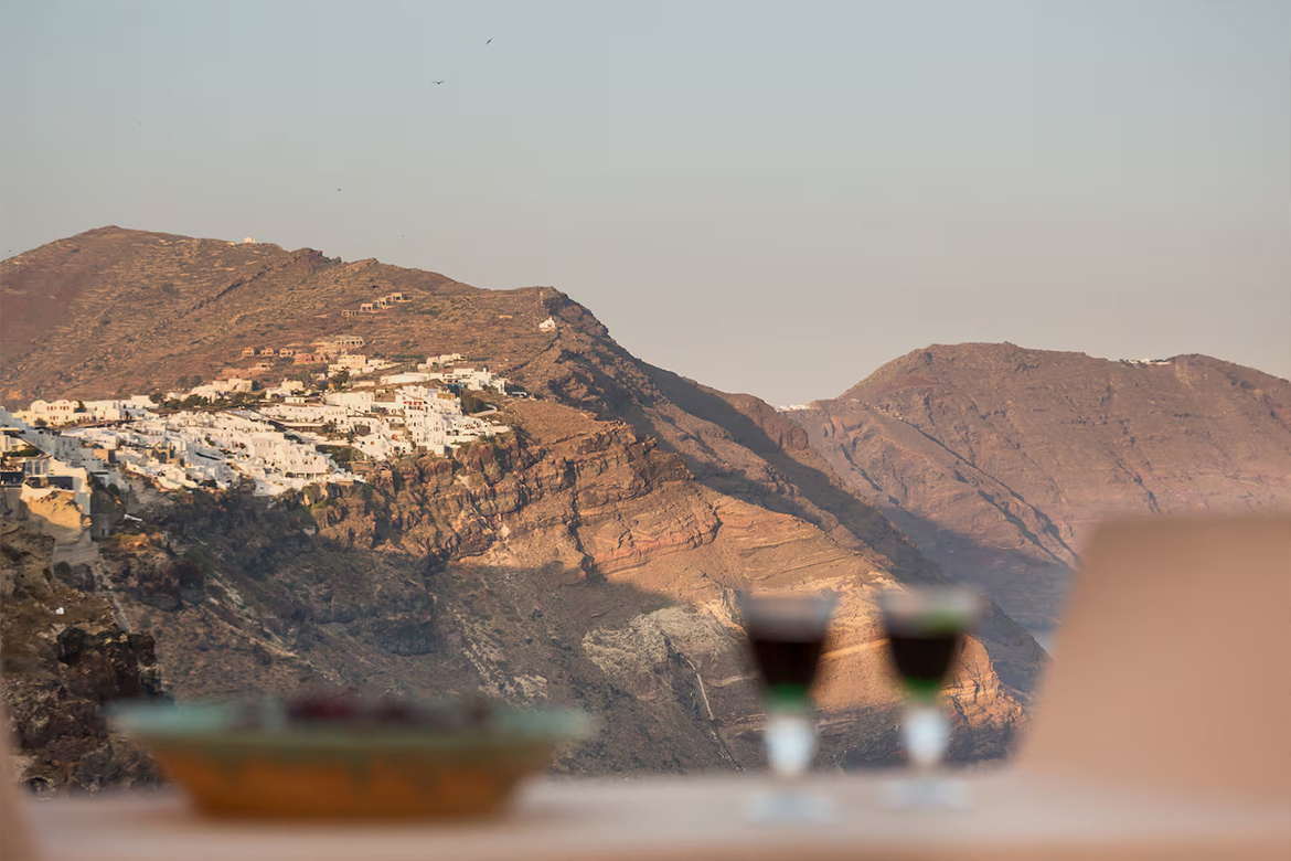 Iviscos Traditional House Oia Santorini