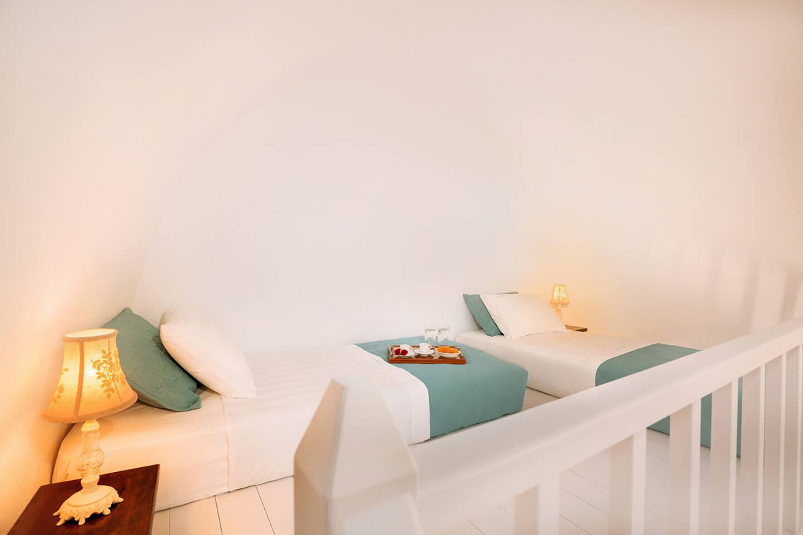 Iviscos Traditional House Oia Santorini